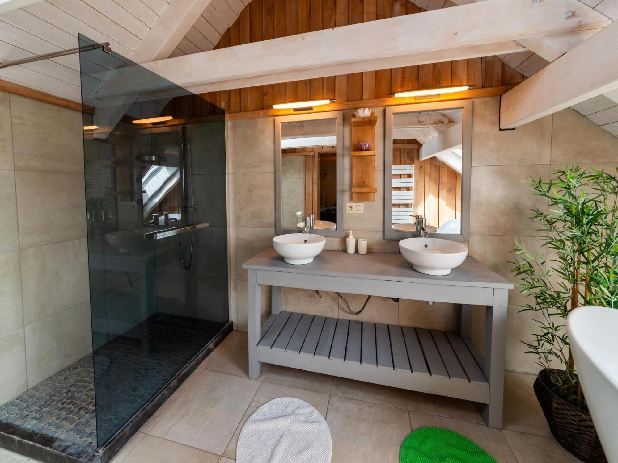 Lush Holiday Home With Bubble Bath And Sauna Heure Buitenkant foto